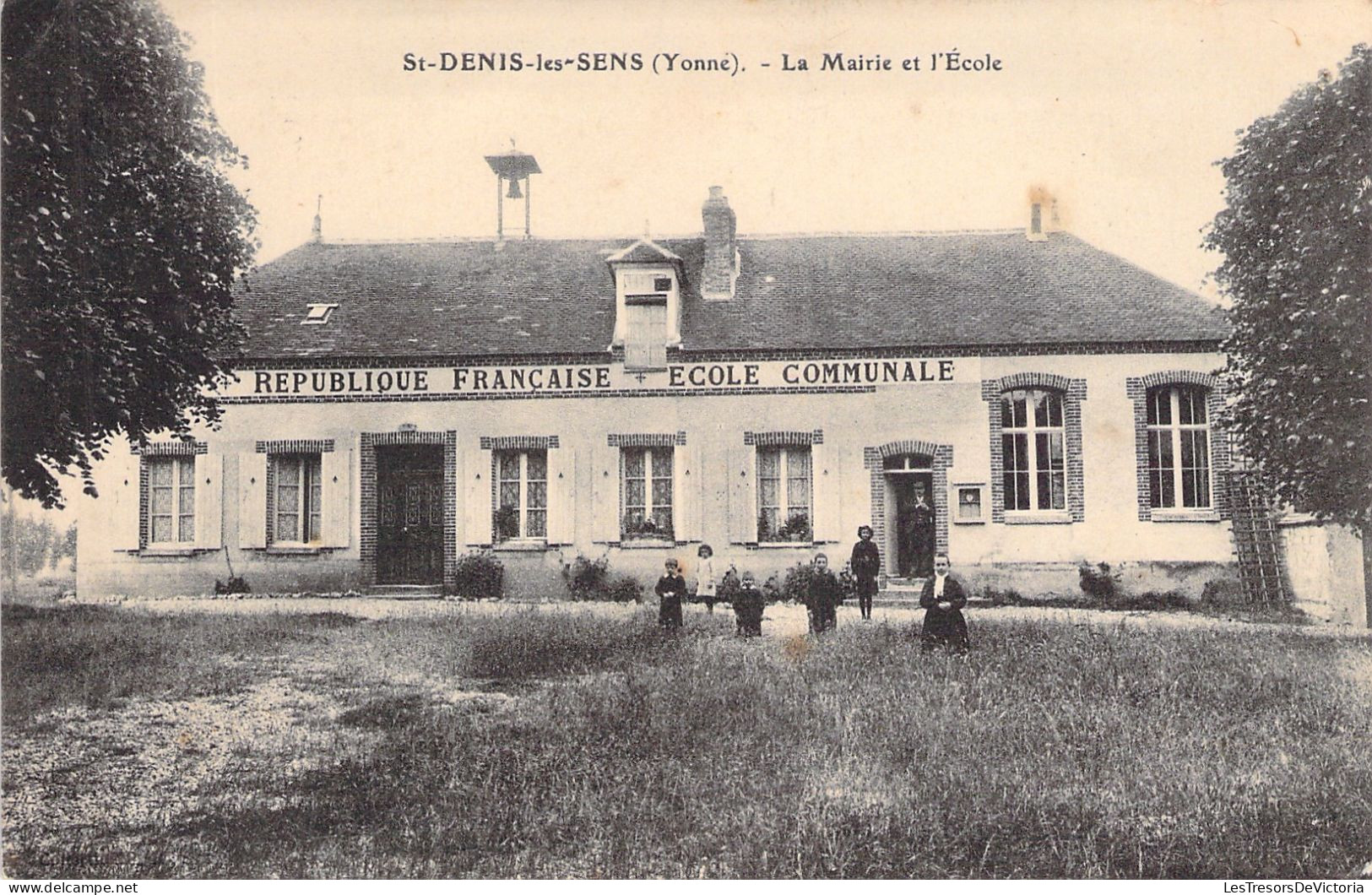 FRANCE - St Denis Les Sens - La Mairie Et L'école - Ecole Communale - Animé - Carte Postale Ancienne - Otros & Sin Clasificación