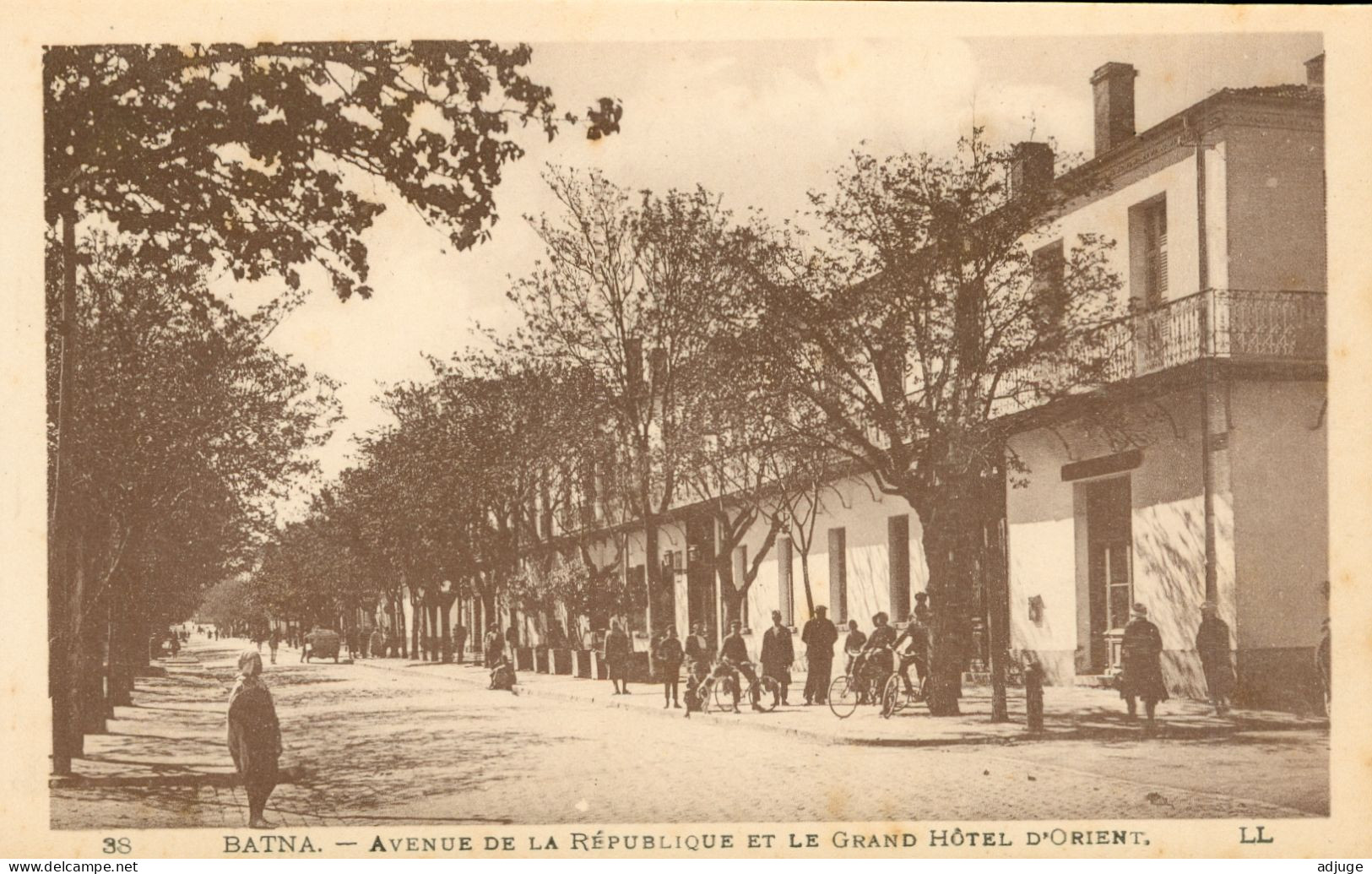 CPA - Algérie - BATNA -Av. De La République Et Grand Hôtel D'Orient- Ref. LL N° 38 _ J. Bernard Papeterie Tabacs BATNA* - Batna