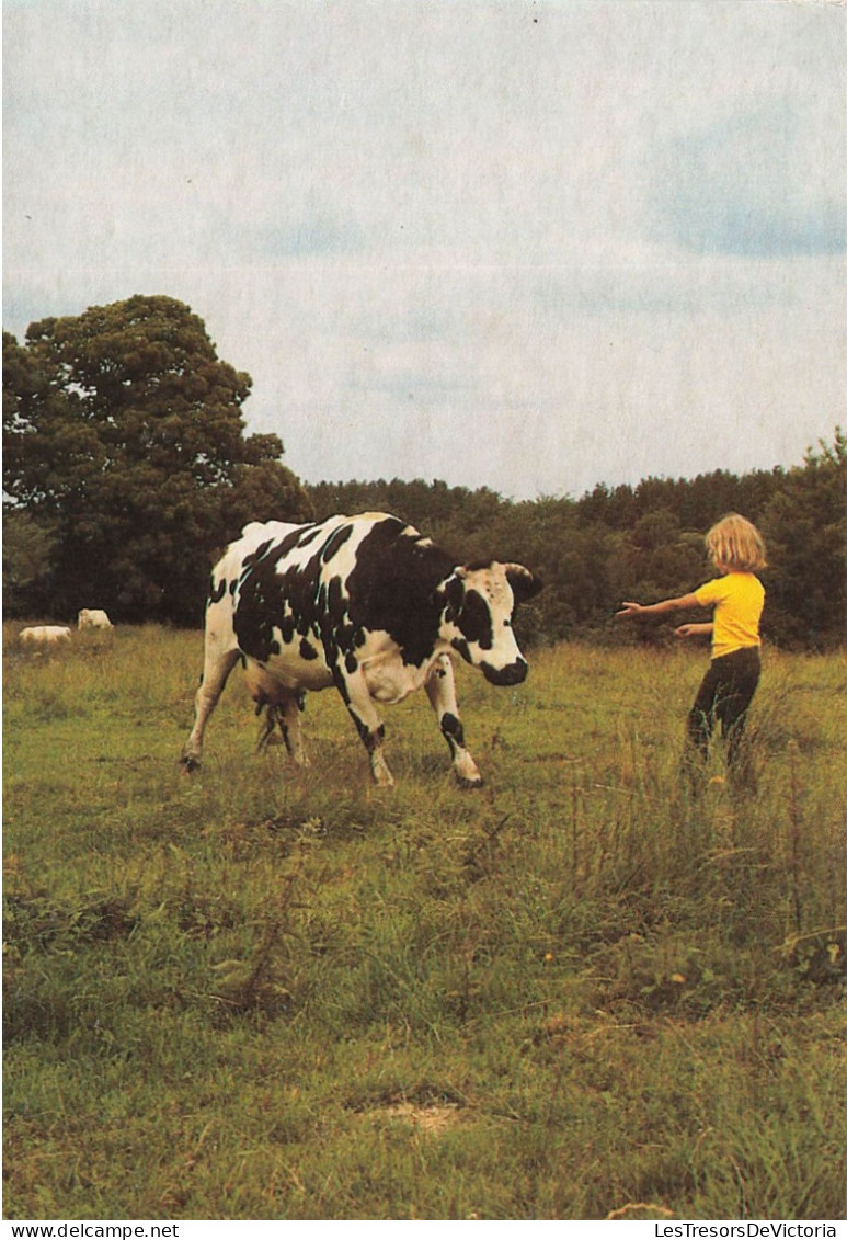 ENFANTS - Scènes & Paysages - Espiègle - Une Vache? - Carte Postale - Taferelen En Landschappen