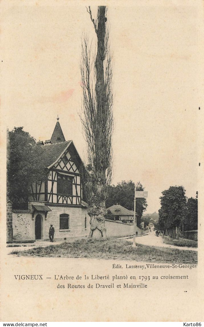 Vigneux * L'arbre De La Liberté * Tree * Croisement Route De Draveil Et Route De Mainville - Vigneux Sur Seine