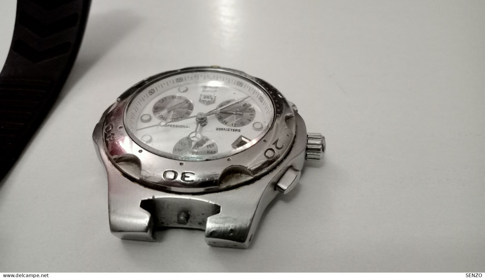 MONTRE TAG HEUER AUTOMATIQUE CHRONOGRAPHE AVEC BRACELET KIRUIM EN CAOUTCHOUC EN MARCHE - Horloge: Antiek