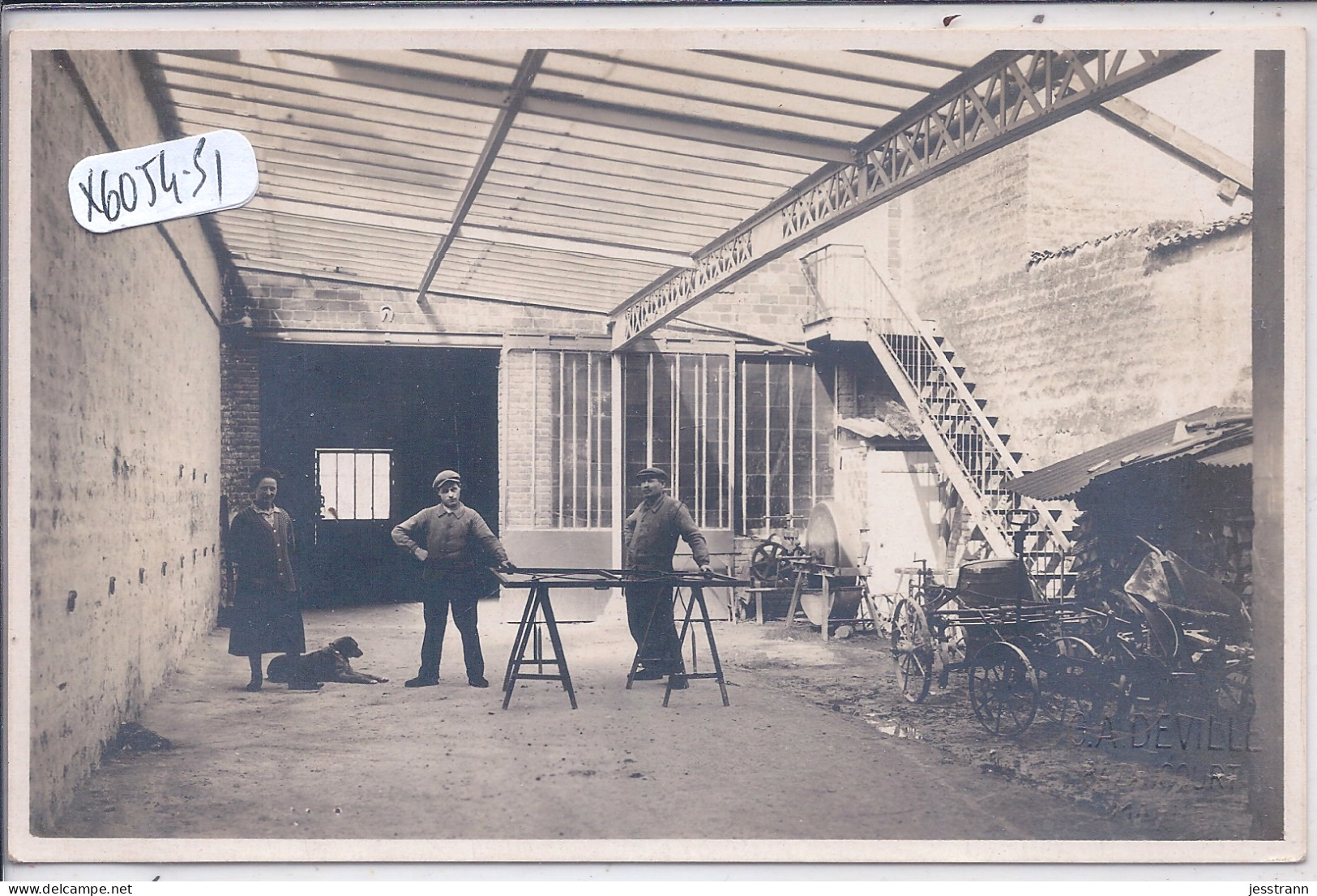 BAZANCOURT- CARTE-PHOTO- INTERIEUR D UN ATELIER- MACHINES AGRICOLES- PHOTO G.A. DEVILLE- GAUFRAGE - Bazancourt