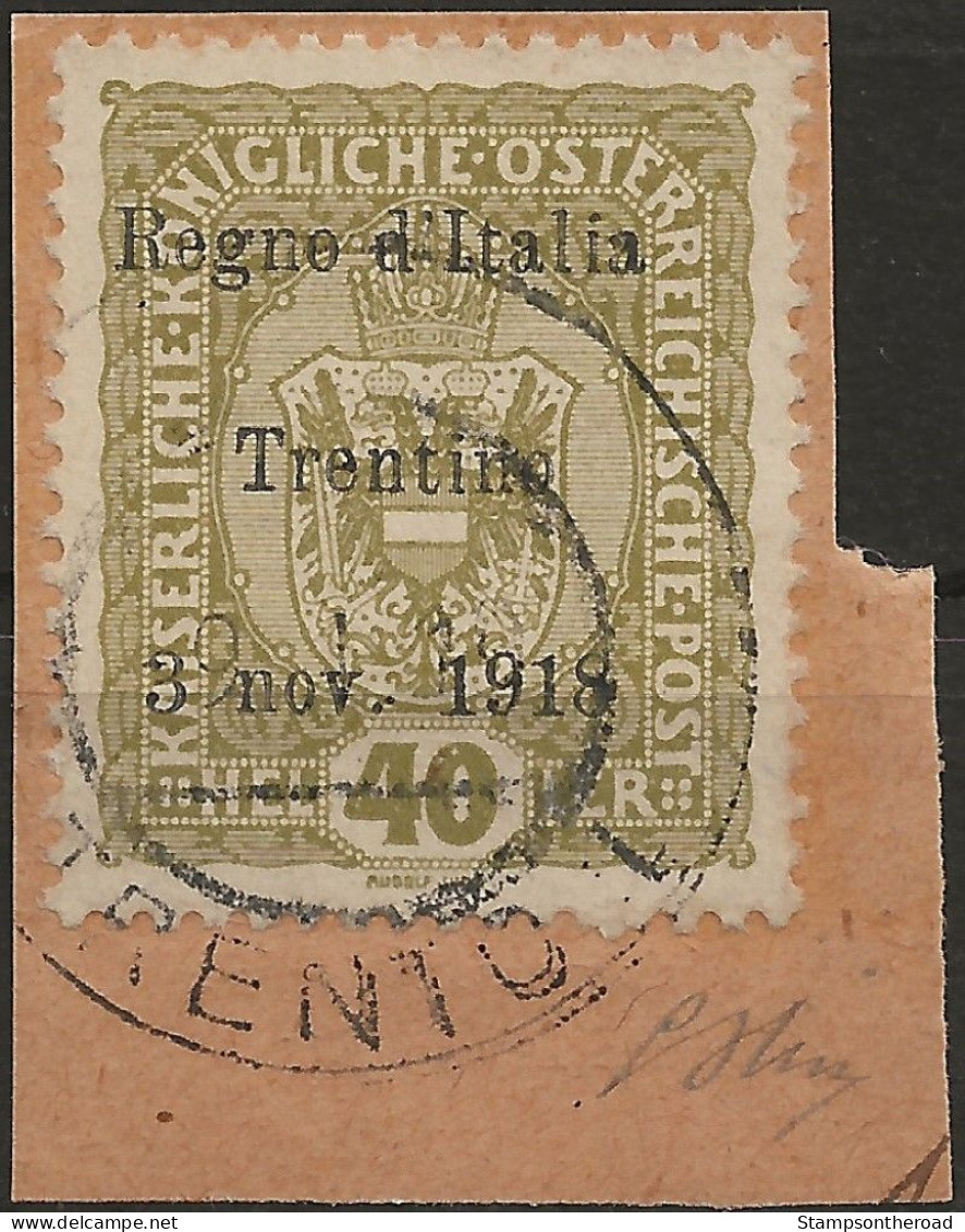 TRAA10FR - 1918 Terre Redente - Trentino-Alto Adige, Sass. Nr. 10, Francobollo Usato Su Frammento °/ FIRMATO - Trentin