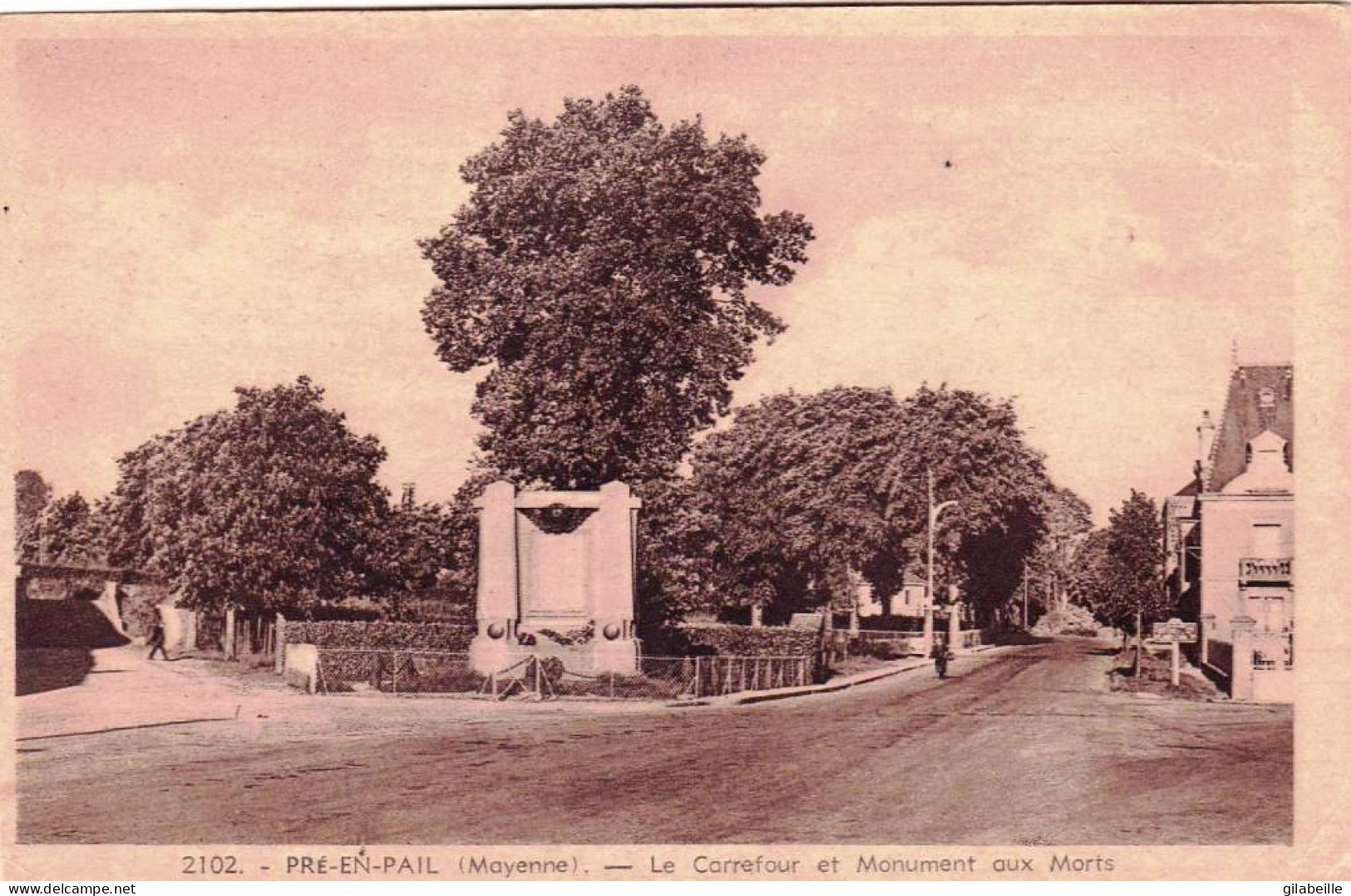 53 - Mayenne -  PRE En PAIL -  Le Carrefour Et Monument Aux Morts - Pre En Pail