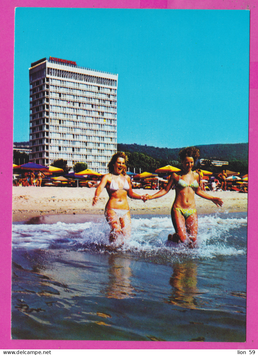 309865 / Bulgaria - Golden Sands (Varna) Black Sea Resort - Pin-Up Two Sexy Lady Woman Lesbian Hotel International 1982  - Pin-Ups