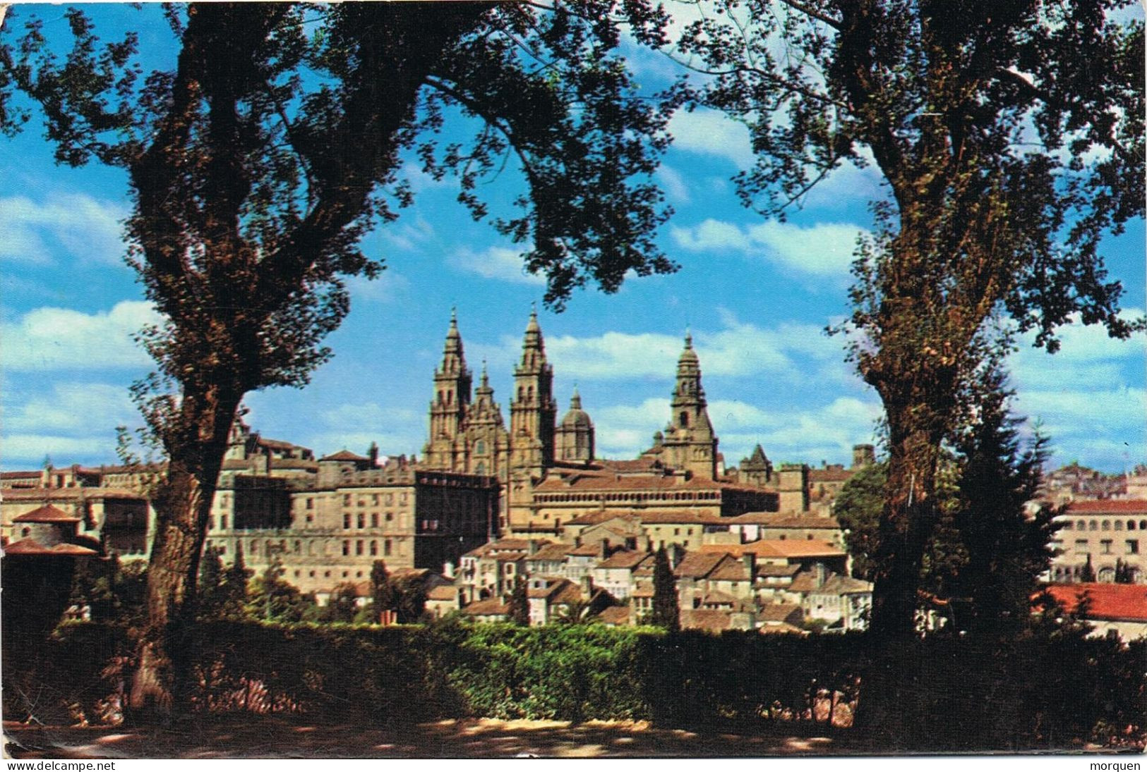 54430. Postal SANTIAGO COMPOSTELA (Coruña) 1962. Vista Parcial Catedral Y Poblacion - Storia Postale