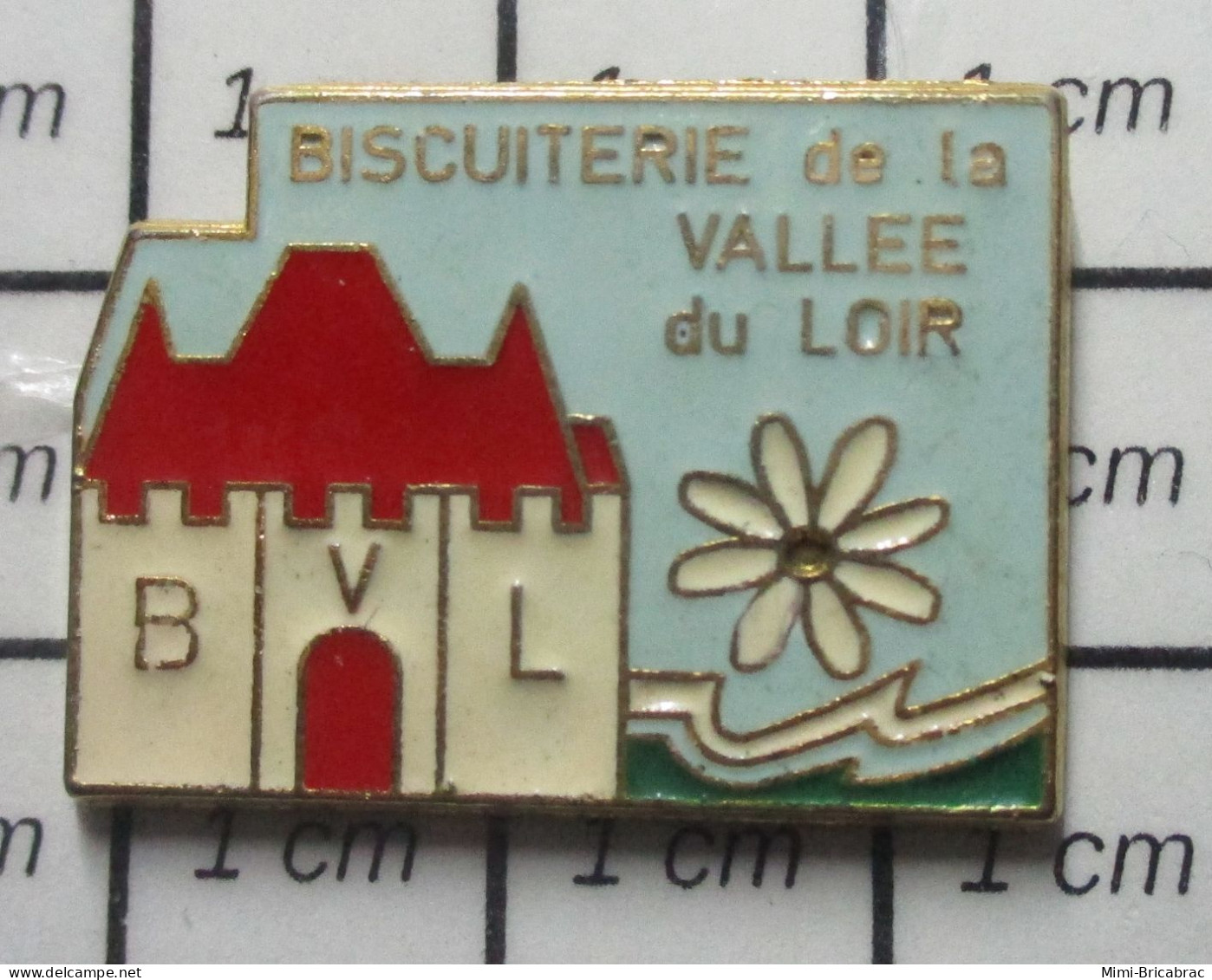 511D Pin's Pins / Beau Et Rare : ALIMENTATION / BVL BISCUITERIE DE LA VALLEE SU LOIR CHATEAU MARGUERITE PAQUERETTE - Levensmiddelen