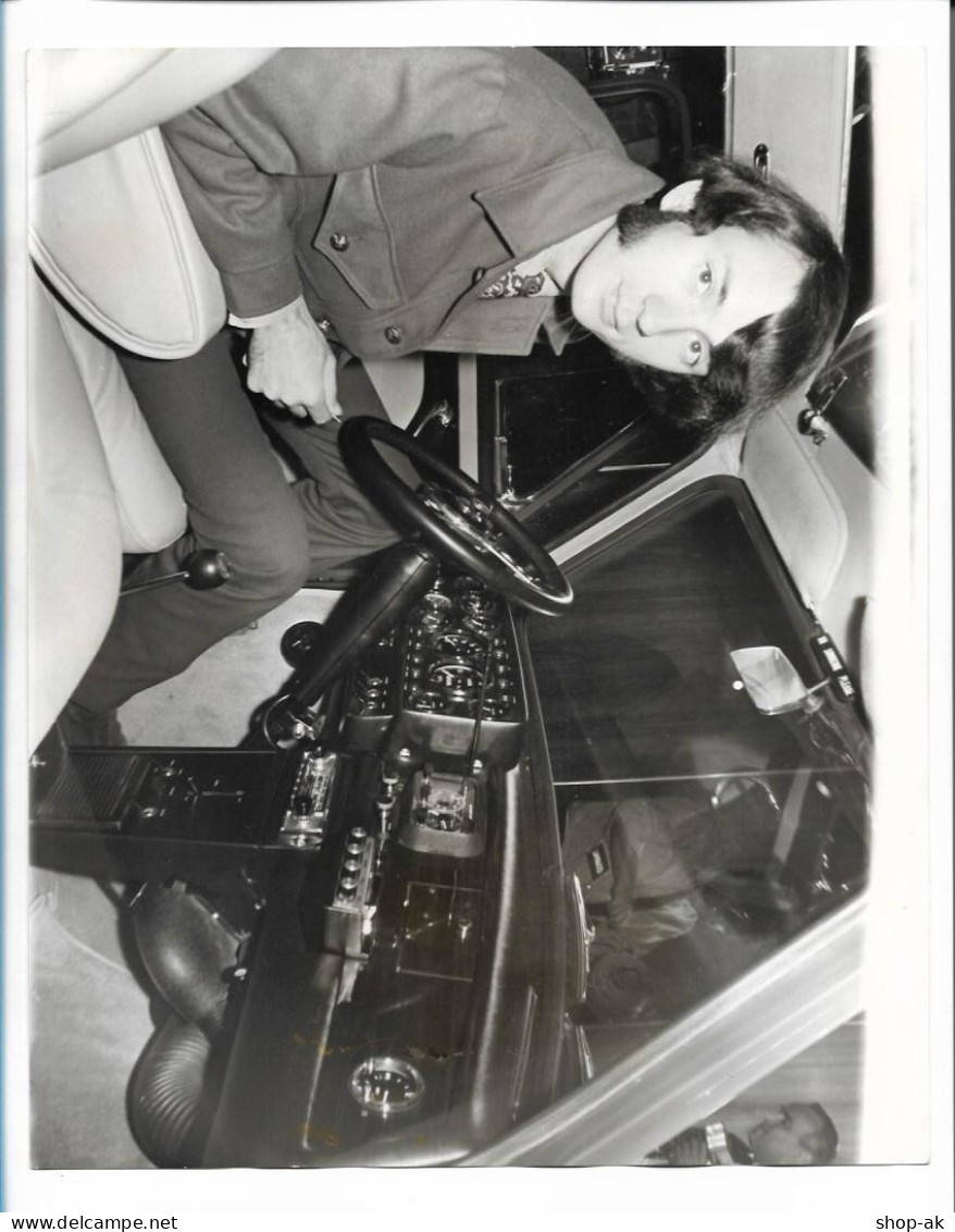 C5954/ Mike Nesmith Im Mini, Monkees  Original Pressefoto Foto 25 X 20 Cm 1967 - Sonstige & Ohne Zuordnung