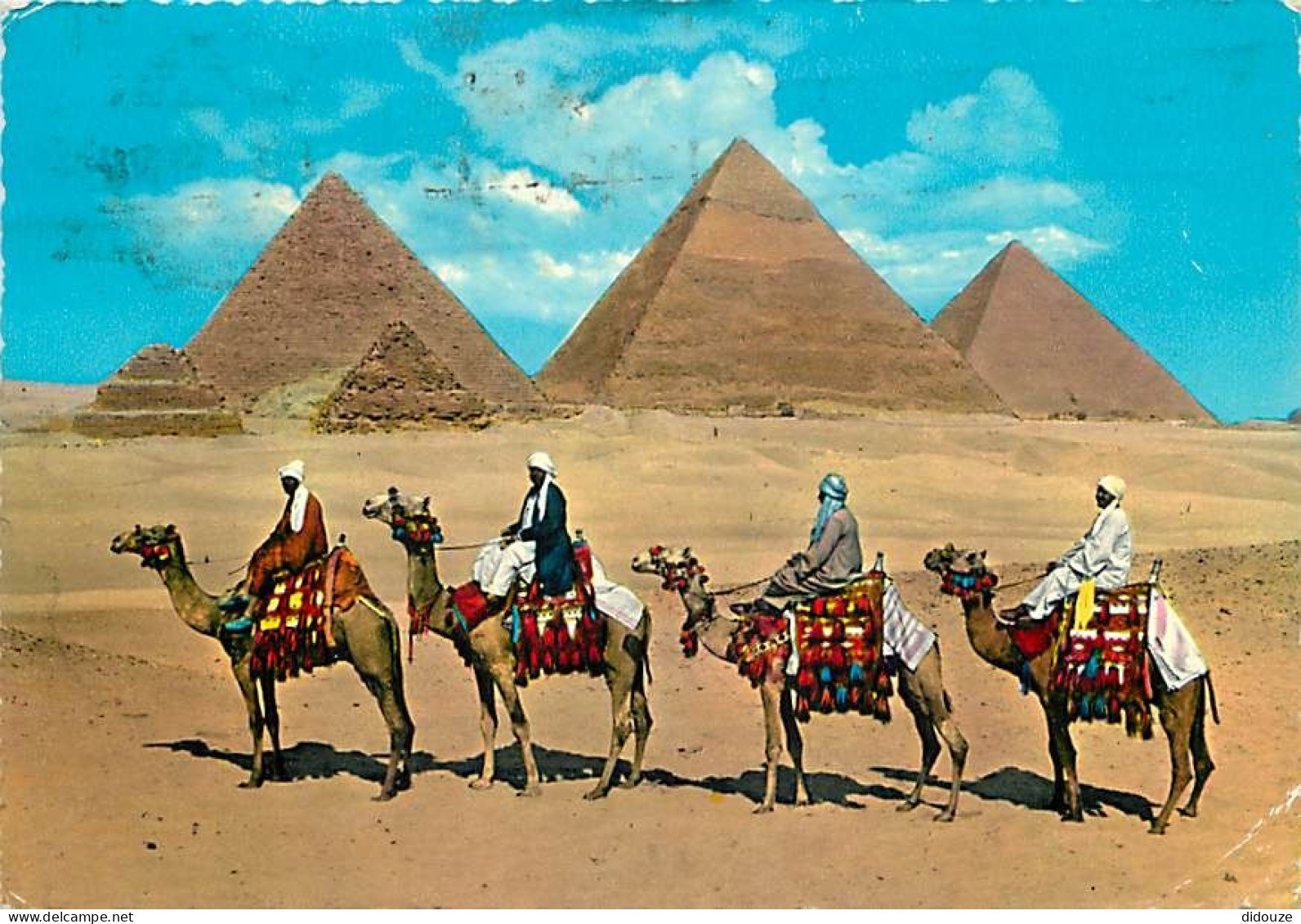 Egypte - Gizeh - Giza - Camel Caravan - Chamelier - Chameaux - Voir Timbre - Etat Pli Visible - CPM - Voir Scans Recto-V - Gizeh