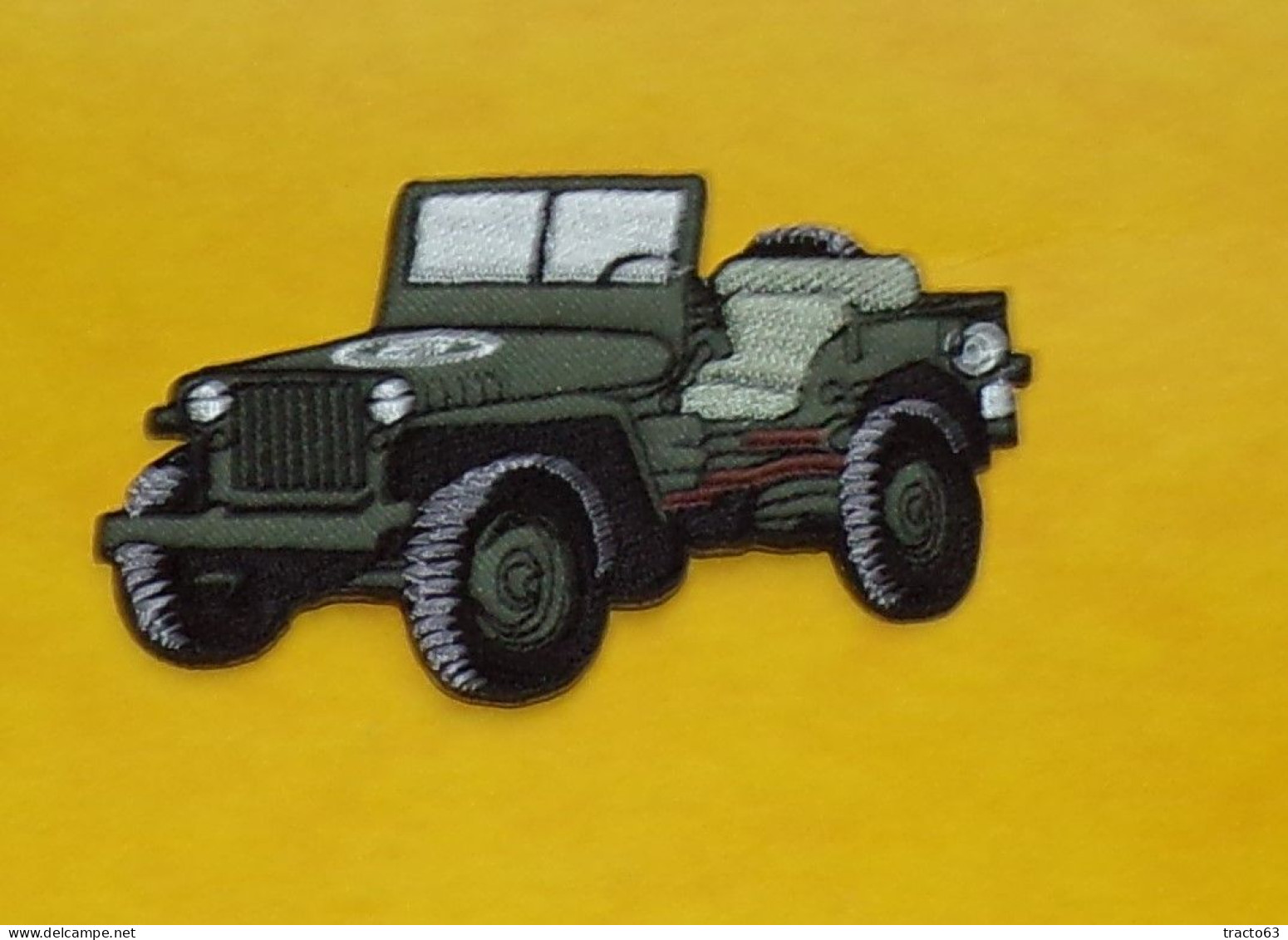 TISSU PATCH : JEEP  , DIAMETRE 9 CM , BON ETAT VOIR PHOTO . POUR TOUT RENSEIGNEMENT ME CONTACTER. REGARDEZ MES AUTRES VE - Patches