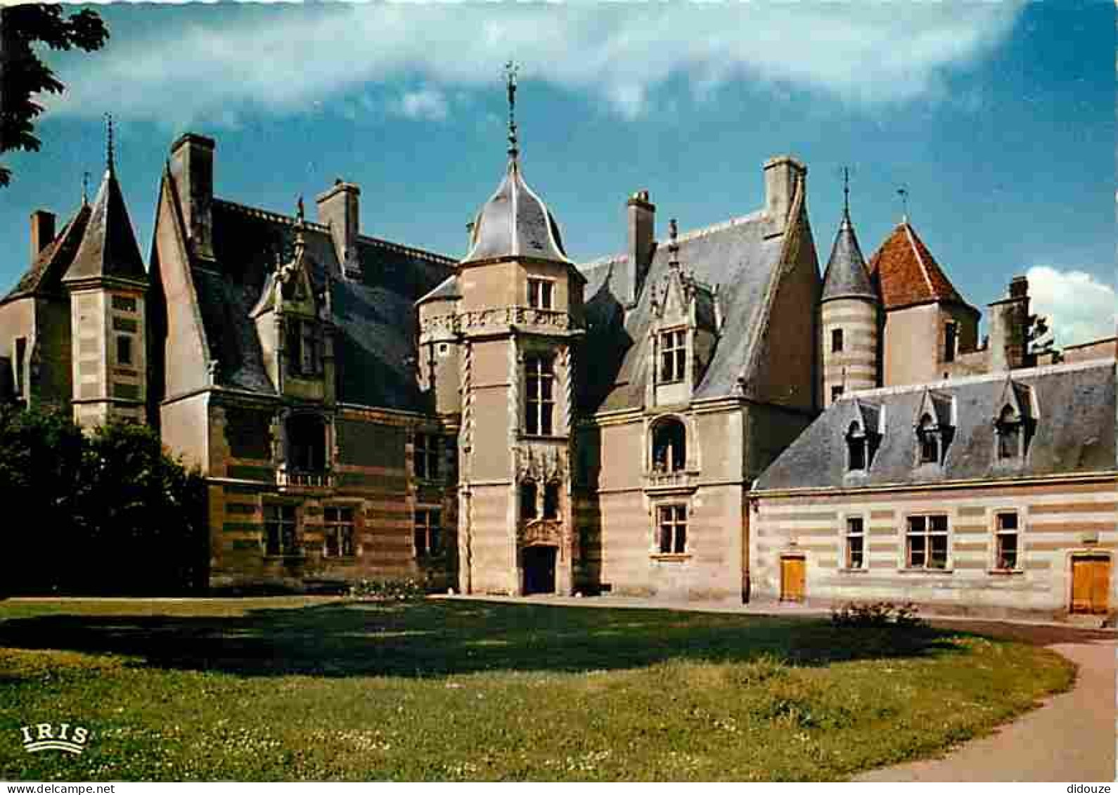 18 - Ainay Le Vieil - Le Château - Cour Intérieure - Côté Renaissance - Carte Neuve - CPM - Voir Scans Recto-Verso - Ainay-le-Vieil