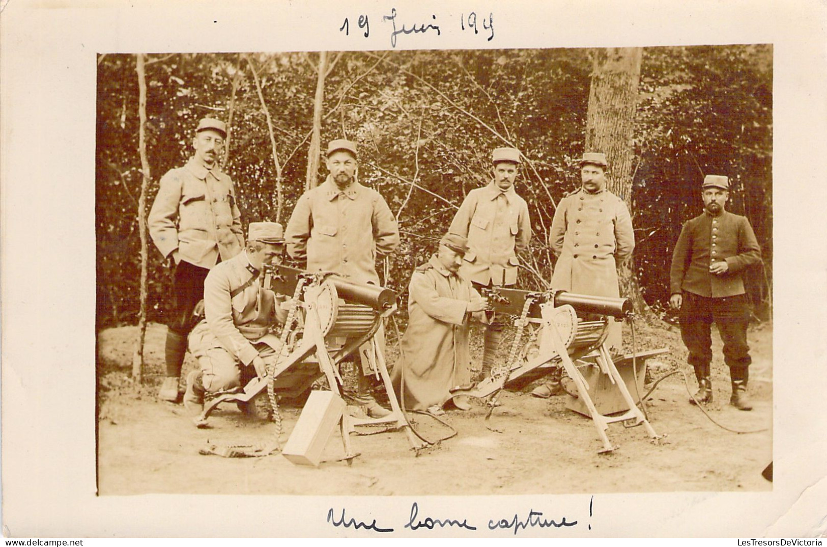 MILITARIA - Carte Photo De Militaires Avec Des Mitrailleuses Capturées Aux Allemands - Carte Postale Ancienne - Personajes