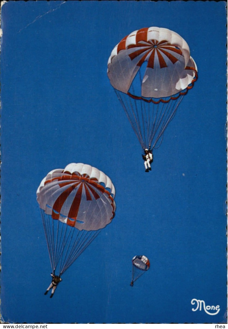 PARACHUTISME - Centre National De Parachutisme - Parachutting