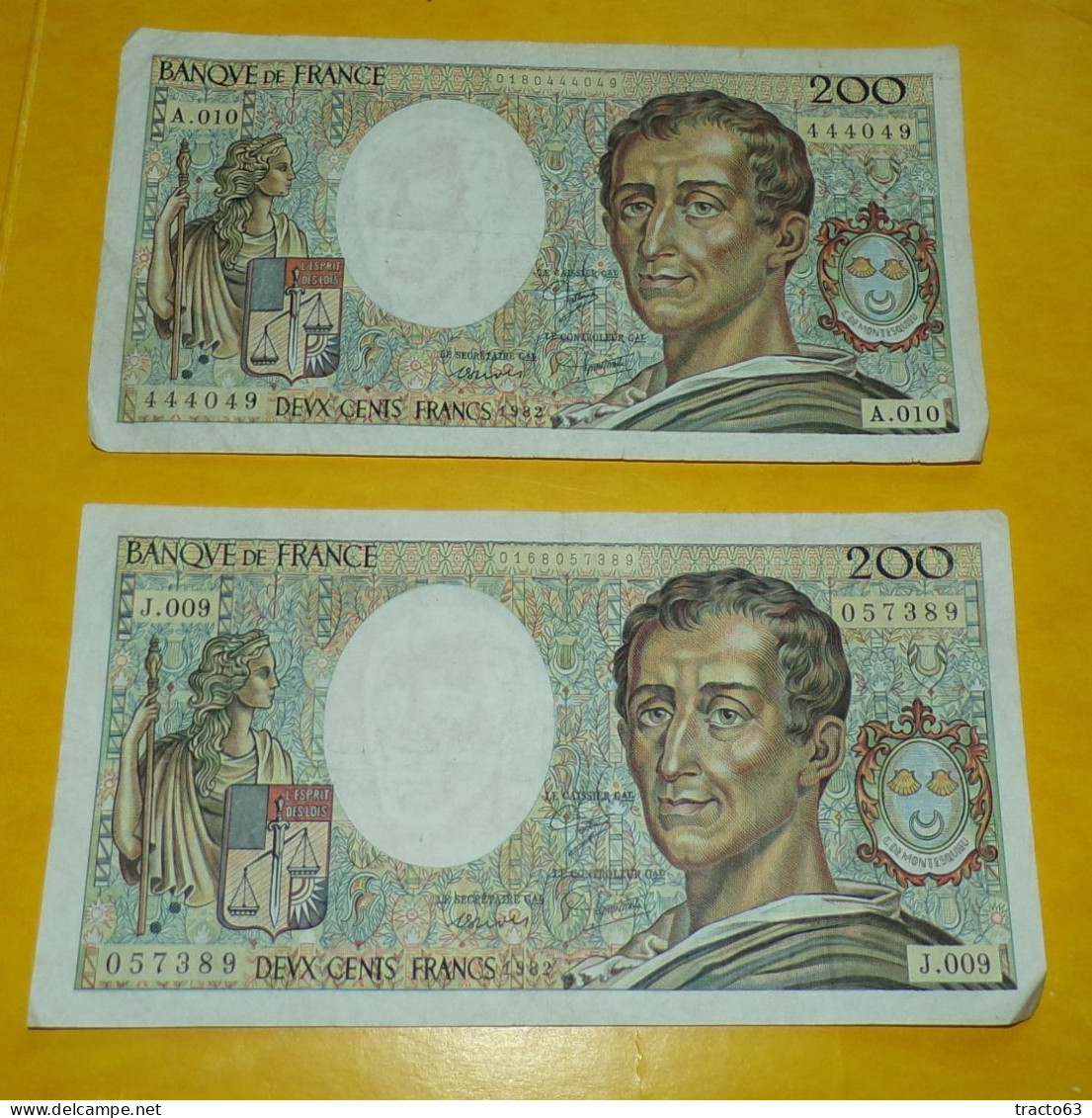 BILLET EN LOT DE 2  DE 200 FRANCS MONTESQUIEU DE 1982  , SERIE A.010 ET J.009,  ETAT VOIR PHOTOS . POUR TOUT RENSEIGNEME - 200 F 1981-1994 ''Montesquieu''