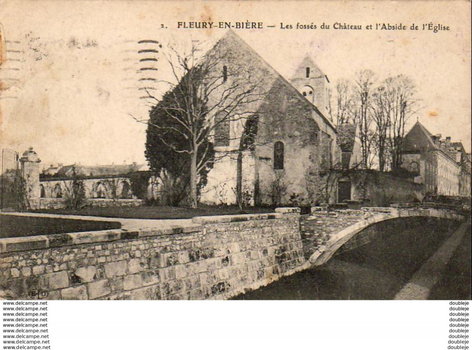D77  FLEURY  EN BIERE  Les Fossés Du Château Et L'Abside De L'Eglise - Perthes