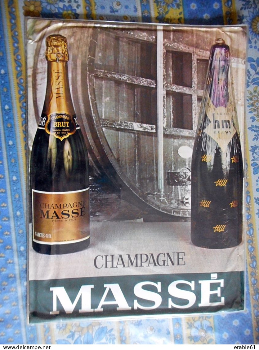 GRAND PORTE MENU PLASTIFIE CHAMPAGNE MASSE 25.5 PAR 33.5 CMS Années 70 - Signs