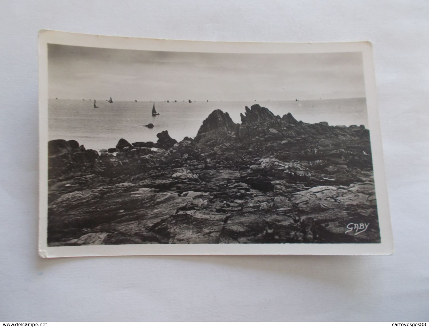 LESCONIL ( 29 Finistere ) LES ROCHERS DE BEHARGUELEC  BATEAUX VOILIERS - Lesconil