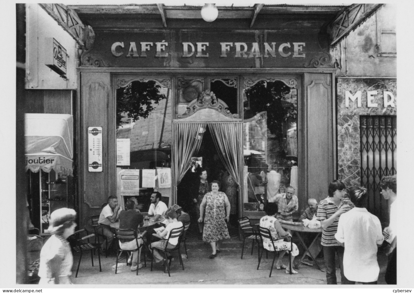 L'ISLE-sur-Sorgue 1979 - Café De France - Carte Grand Format - L'Isle Sur Sorgue
