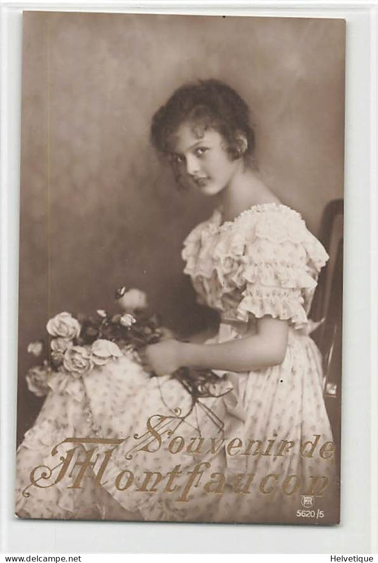 Souvenir De Montfaucon Jeune Fille Avec Roses - Montfaucon