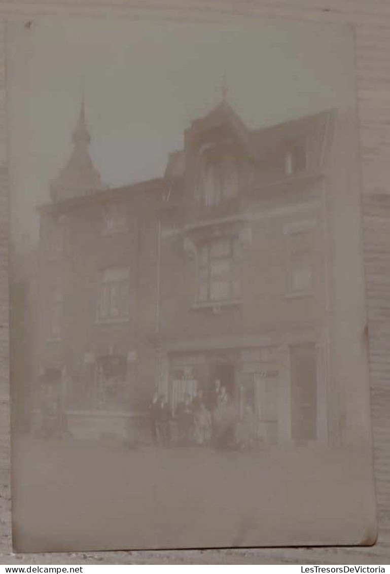 Belgique - Photographie Liège - BD Emile De Laveleye  - Groupe De Personnes Devant Un Café - Europe