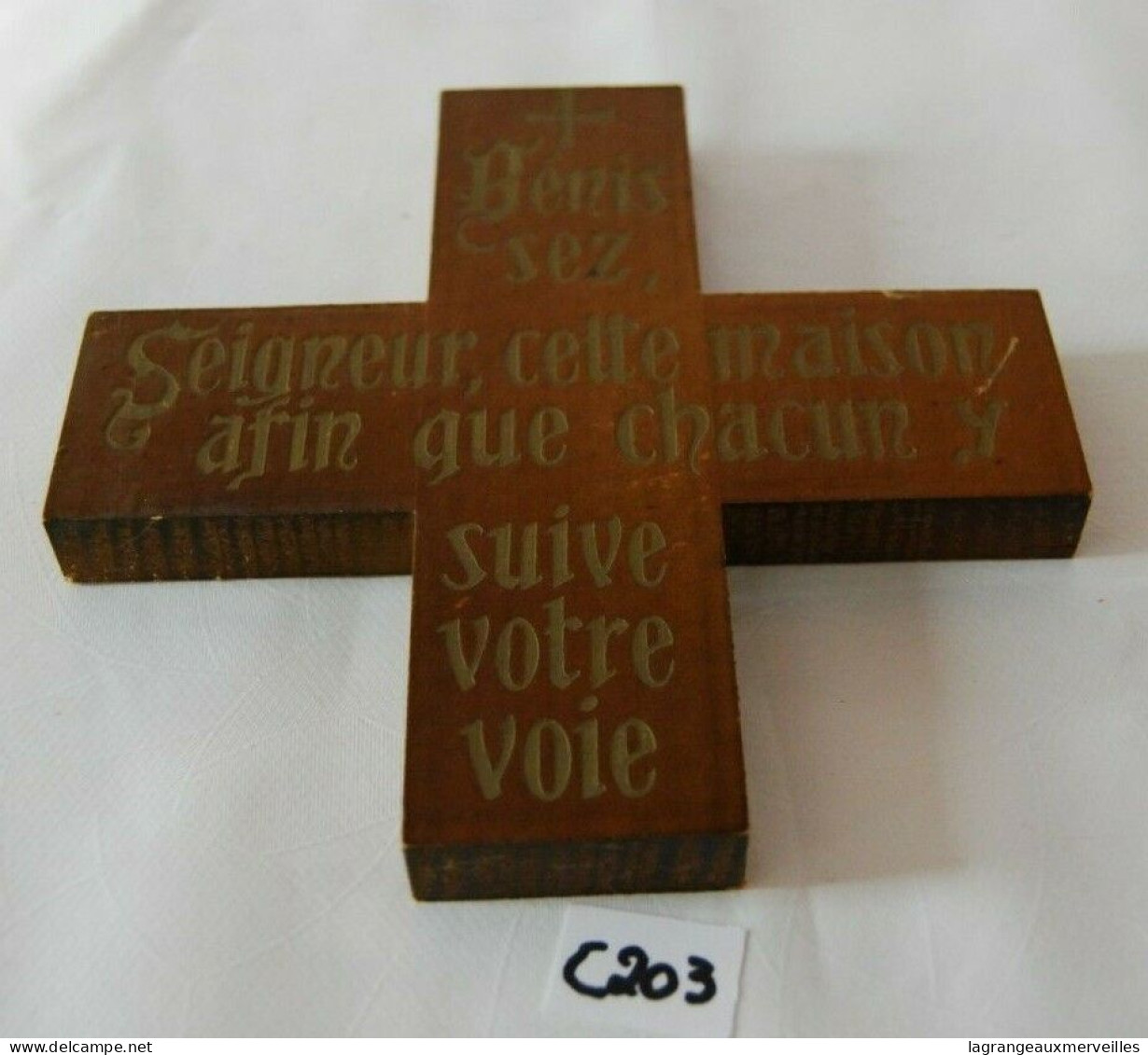 C203 Croix En Bois - Notre Seigneur - Objet Religieux - Religious Art