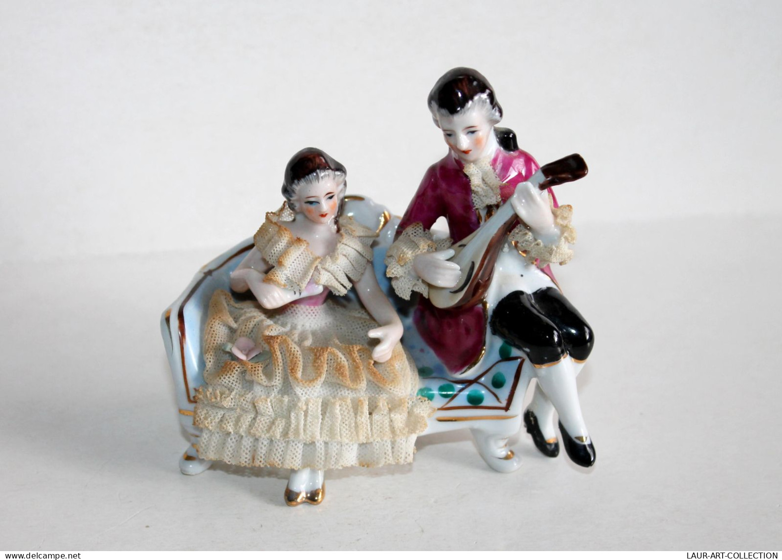 JOLIE ANCIENNE STATUETTE, COUPLE ROMANTIQUE En PORCELAINE MARQUIS, SCENE GALANTE / ART DECORATIF  (0603.28) - Altri & Non Classificati