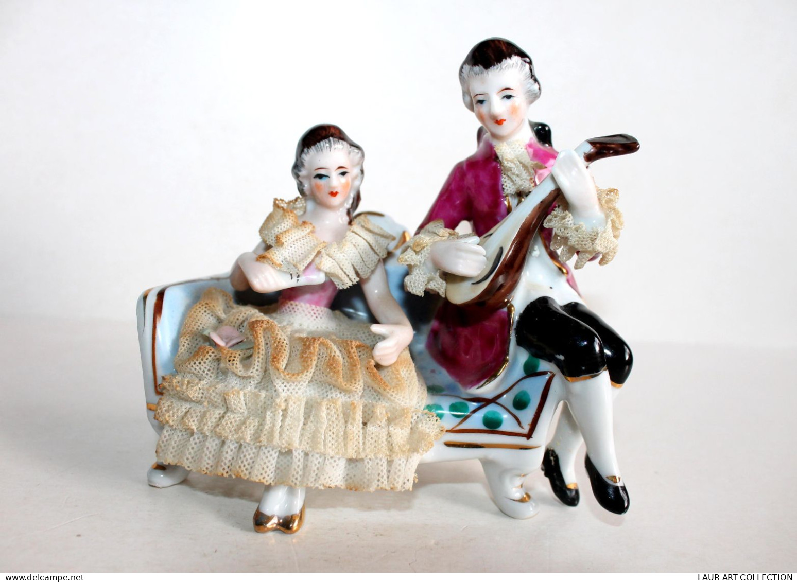 JOLIE ANCIENNE STATUETTE, COUPLE ROMANTIQUE En PORCELAINE MARQUIS, SCENE GALANTE / ART DECORATIF  (0603.28) - Altri & Non Classificati