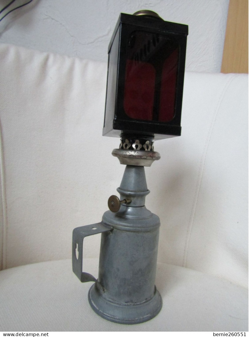 Extraordinaire Lampe Type Pigeon -Junius Pour Chambre Noire - Chandeliers, Candelabras & Candleholders