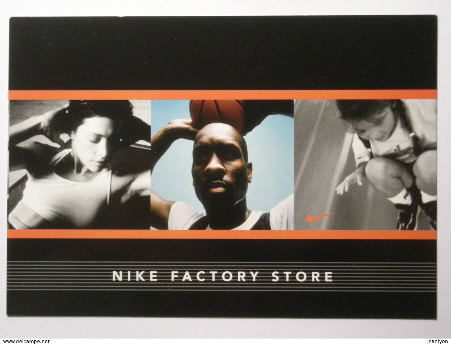 JOUEUR DE BASKET-BALL Avec Ballon Dans Les Mains - Femme Se Tenant La Tête - Carte Publicitaire NIKE FACTORY STORE - Baloncesto