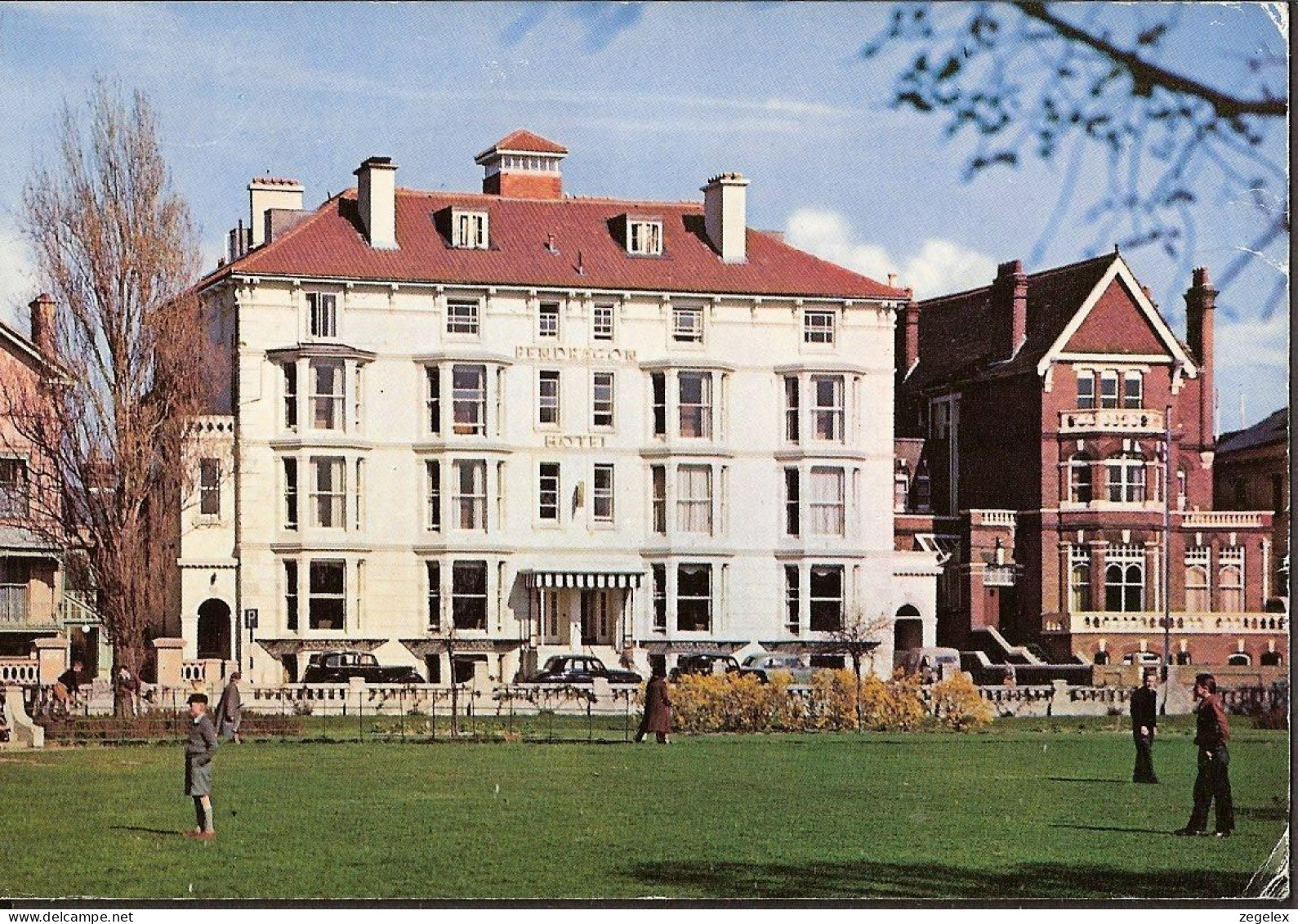 Southsea, Porthmouth - Pendragon Hotel - See Old Cars. - Portsmouth