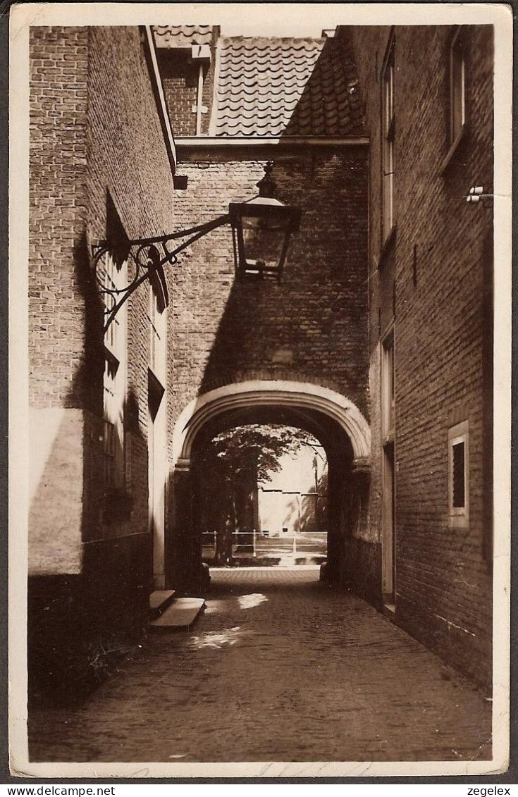 Delft, Poort St. Agatha-Hospitaal  Ingang Waalsche Kerk - 1932 - Delft