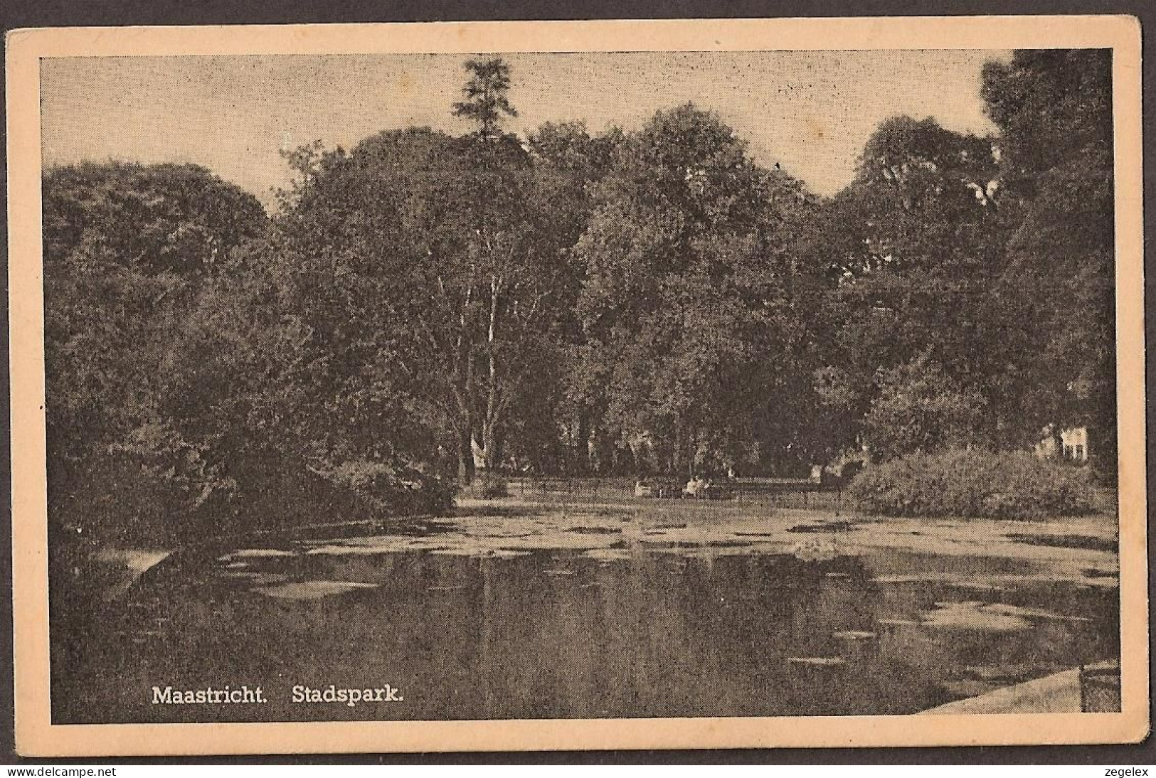 Maastricht - Stadspark Met Bezoekers - Maastricht