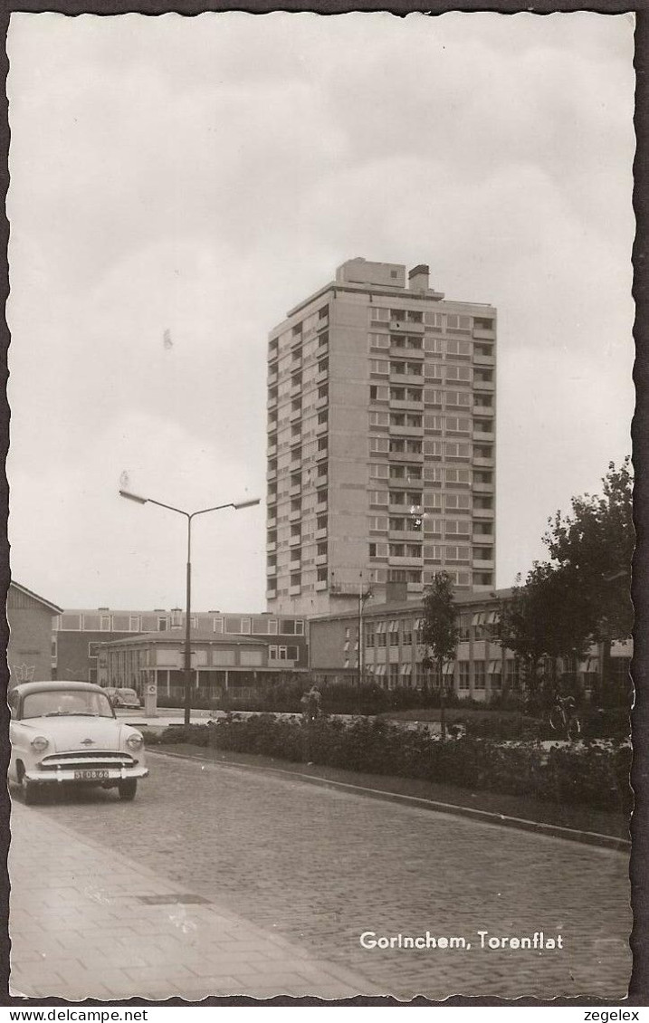 Gorinchem - Torenflat Met Oude Opel - Rond 1953 - Gorinchem