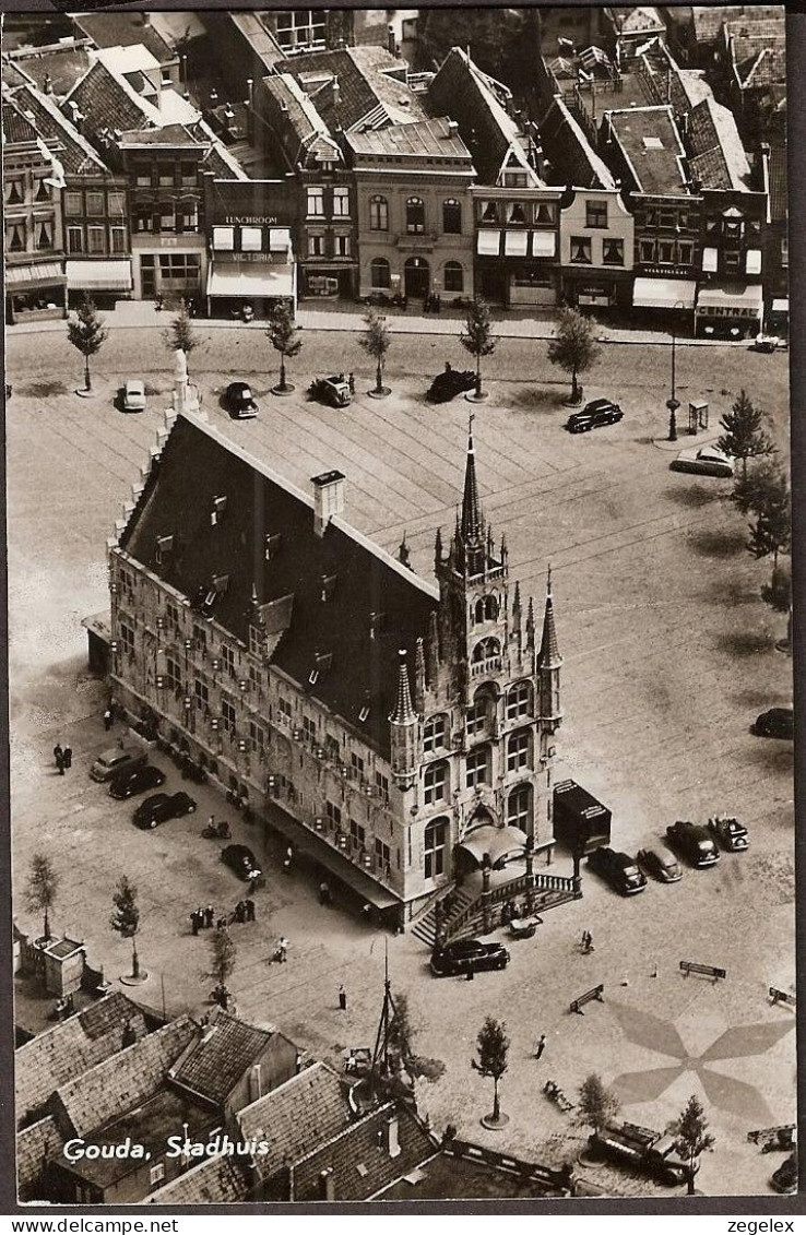 Gouda - Stadhuis - Straatbeeld Rond 1950 - Gouda
