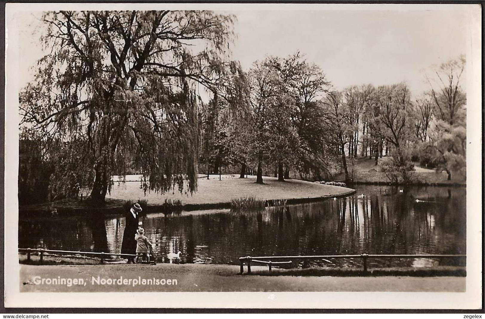 Groningen - Noorderplantsoen - Eendjesvoeren 1947 - Groningen