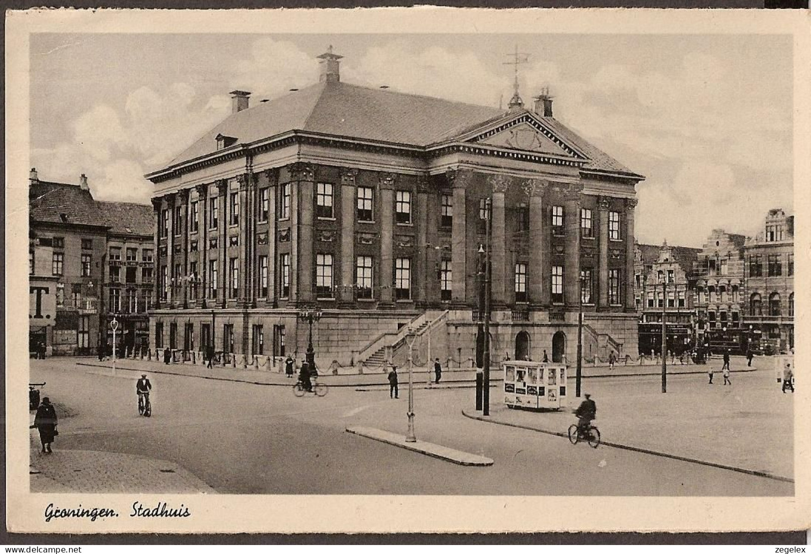 Groningen - Stadhuis - Straatbeeld 1944 Met Tram Naast Stadhuis - Groningen
