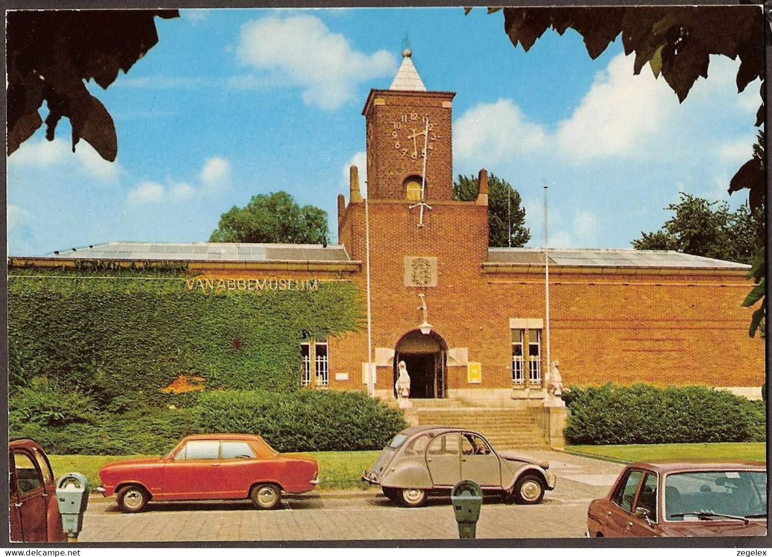 Eindhoven - Van Abbemuseum - Opel Kadet, Citroen 2CV, Lelijk Eendje - Eindhoven