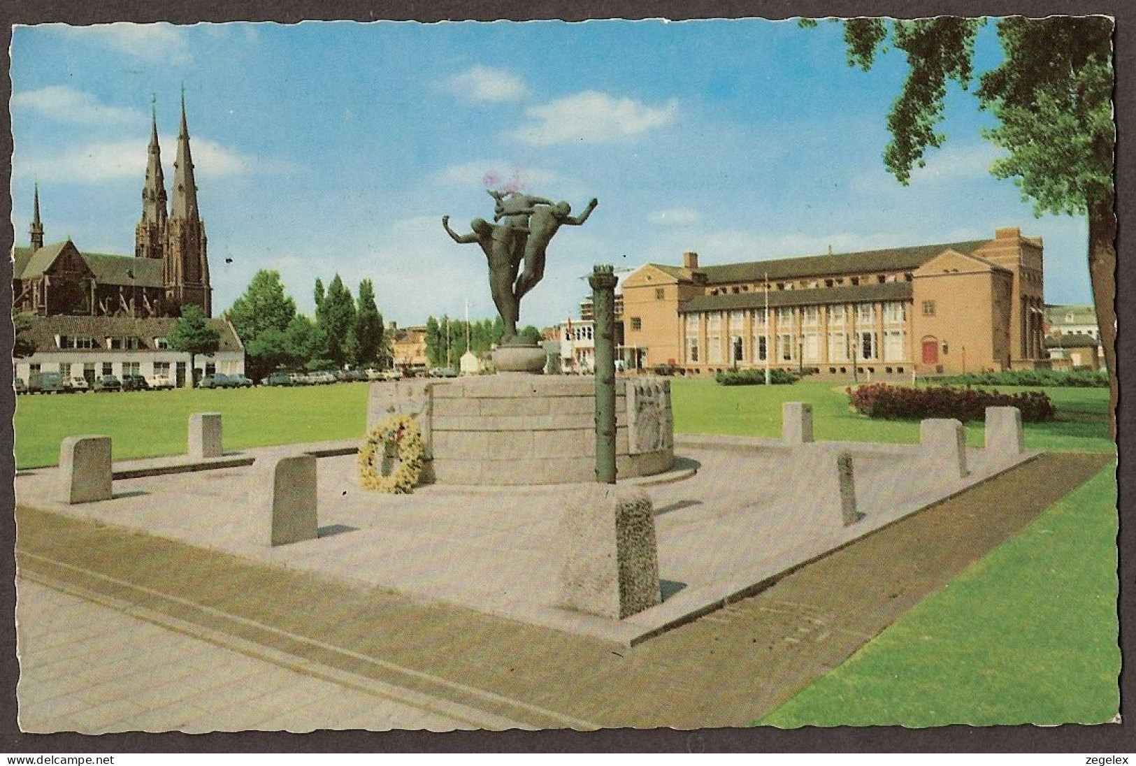 Eindhoven - Bevrijdingsmonument En Stadhuis - Eindhoven