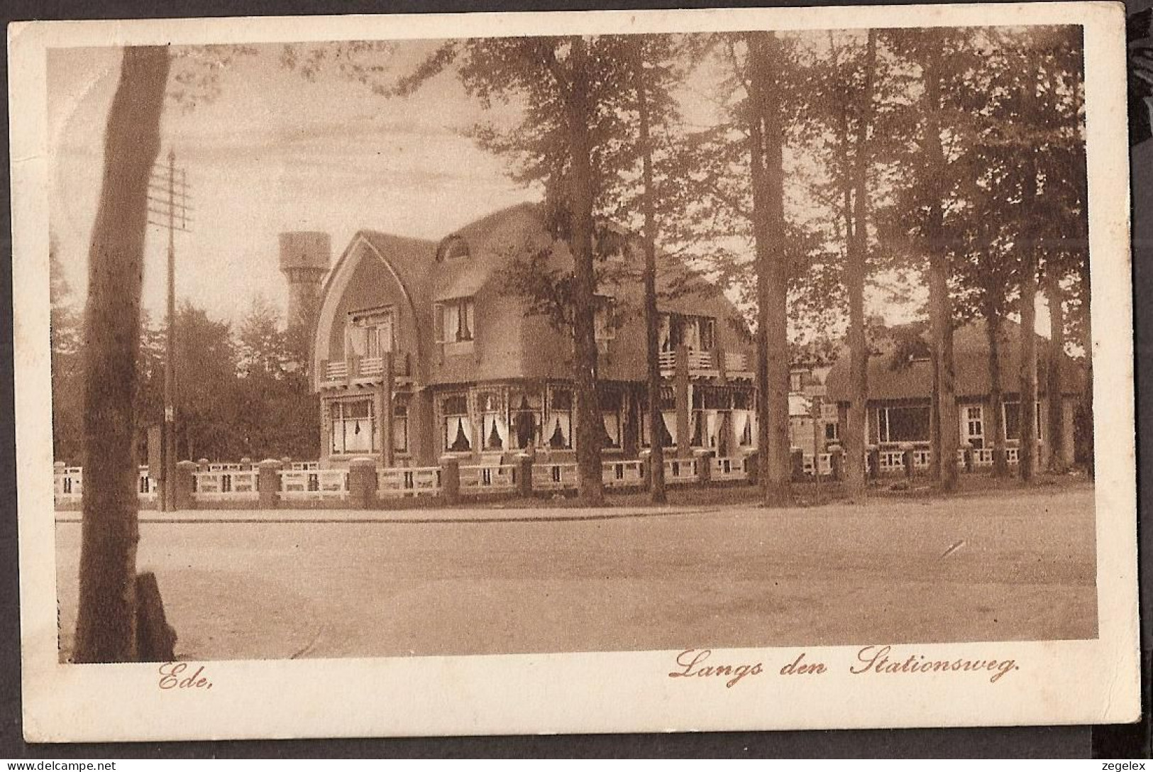 Ede - Langs Den Stationsweg - Met Watertoren - 1935 - Ede