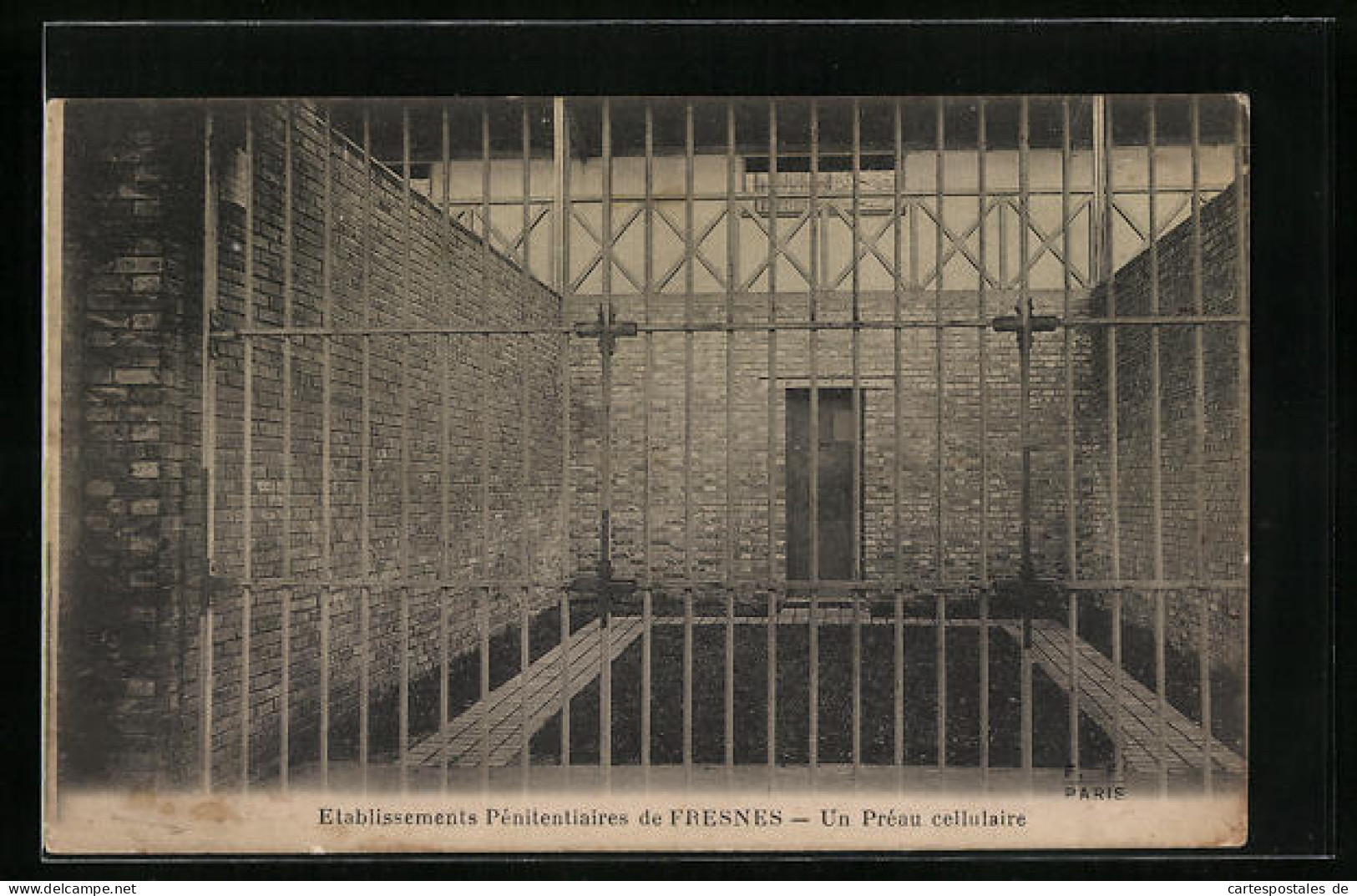 CPA Fresnes, Etablissements Penitentiaires, Un Preau Cellulaire, Prisonzelle  - Fresnes