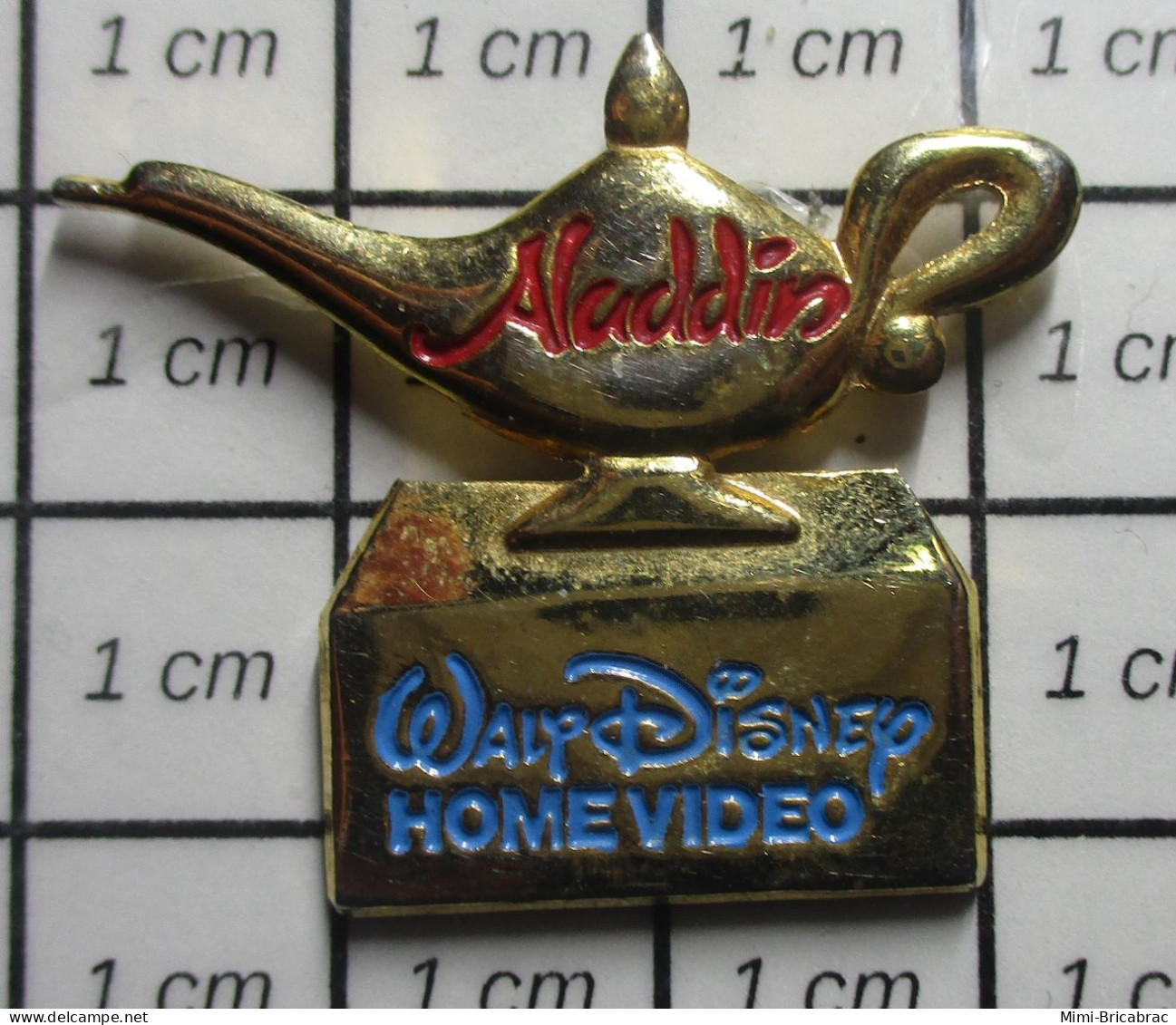 511D  Pin's Pins / Beau Et Rare / DISNEY / FILM WALT DISNEY HOME VIDEO ALADDIN LAMPE MAGIQUE - Disney