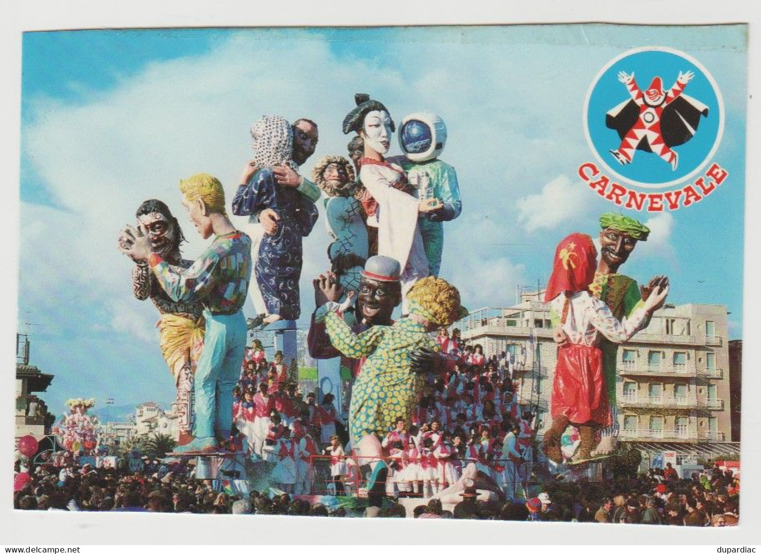 Italie / Carnaval de VIAREGGIO : lot de 38 cartes postales différentes.