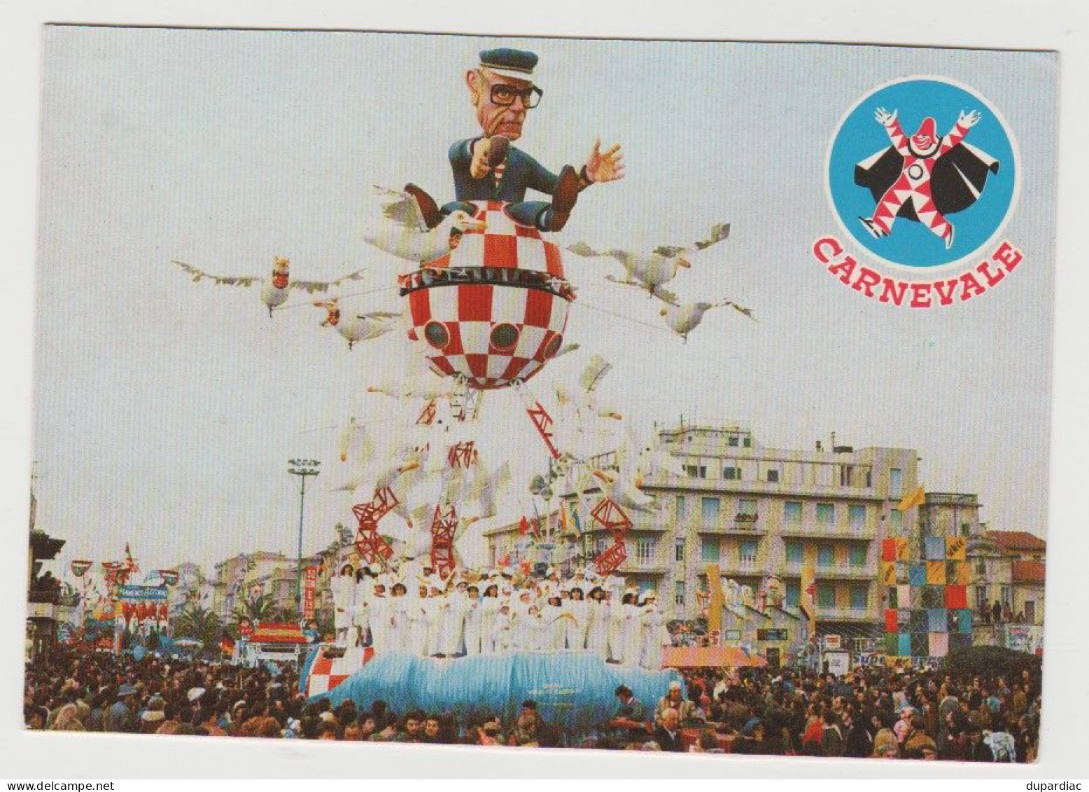 Italie / Carnaval de VIAREGGIO : lot de 38 cartes postales différentes.