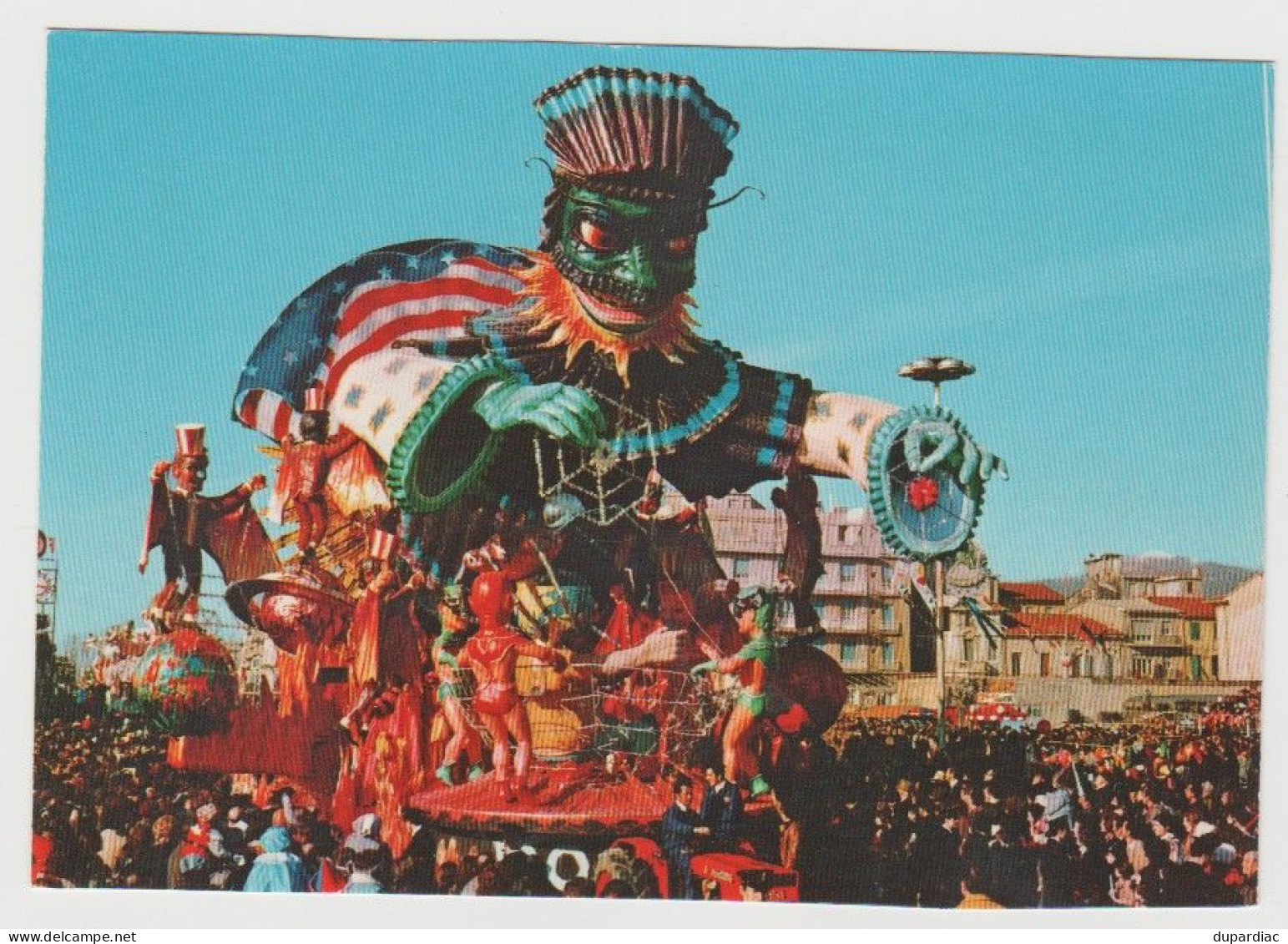 Italie / Carnaval de VIAREGGIO : lot de 38 cartes postales différentes.