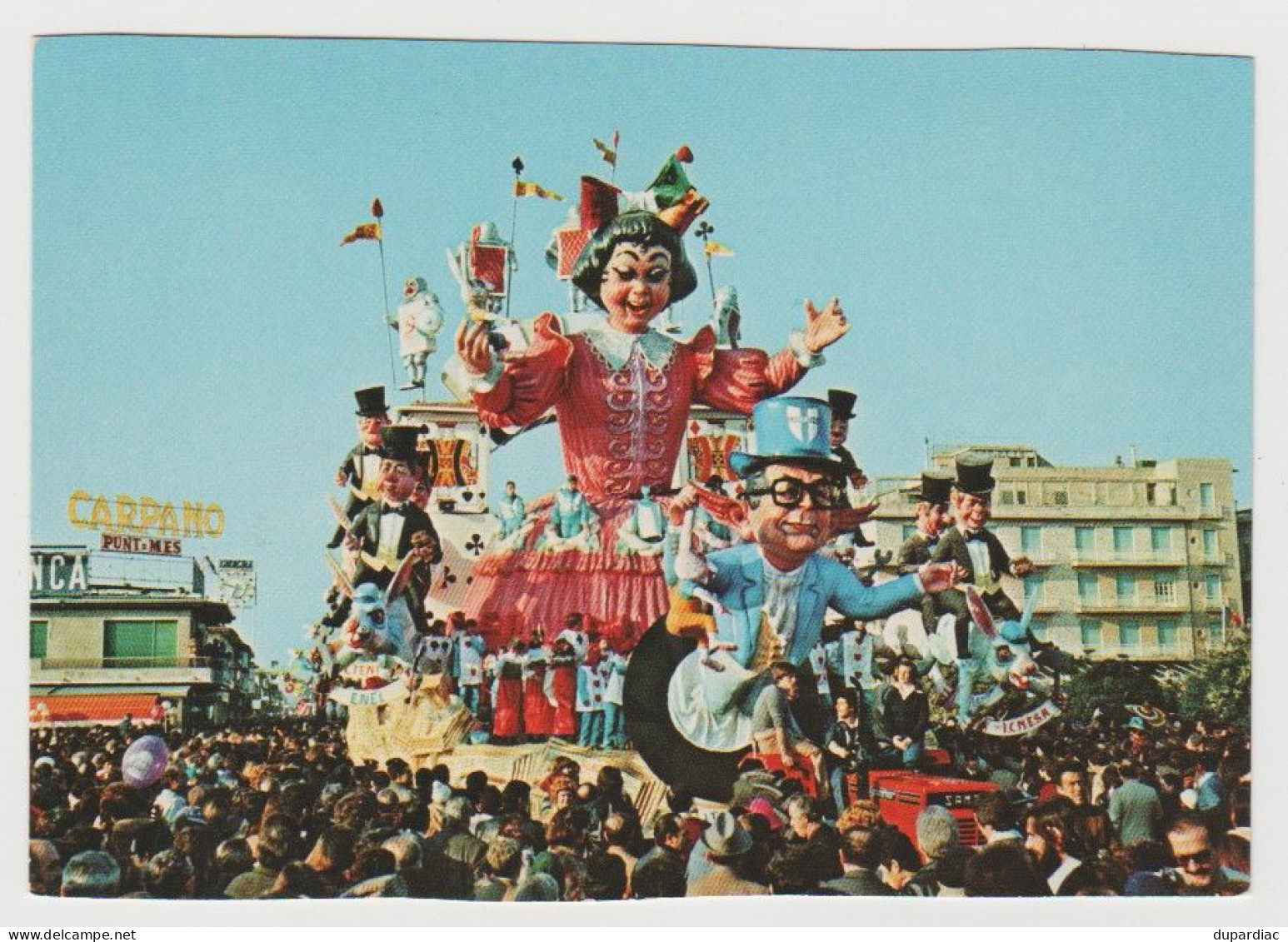 Italie / Carnaval de VIAREGGIO : lot de 38 cartes postales différentes.