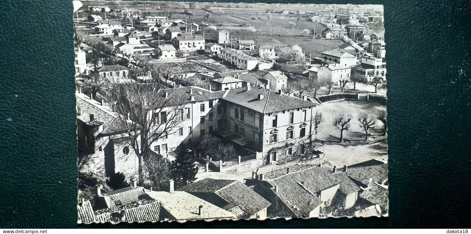 38  ,   Roussillon  , Vue Générale Et Le Château..........cpsm...gf - Roussillon