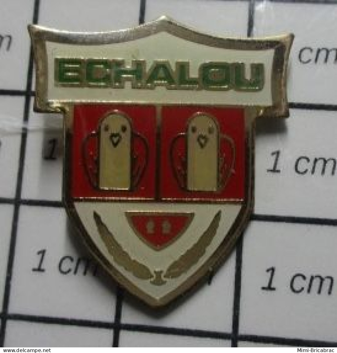 511c Pin's Pins / Beau Et Rare / VILLES / BLASON ECUSSON ARMOIRIES ECHALOU-GAROU - Judo