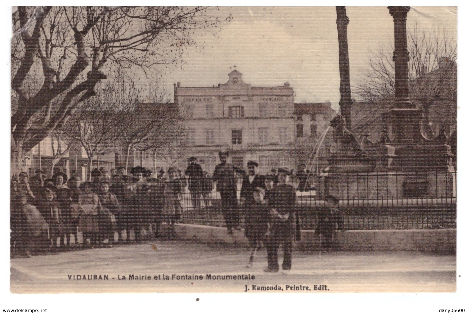 VIDAUBAN - La Mairie Et La Fontaine Monumentale (carte Animée) - Vidauban