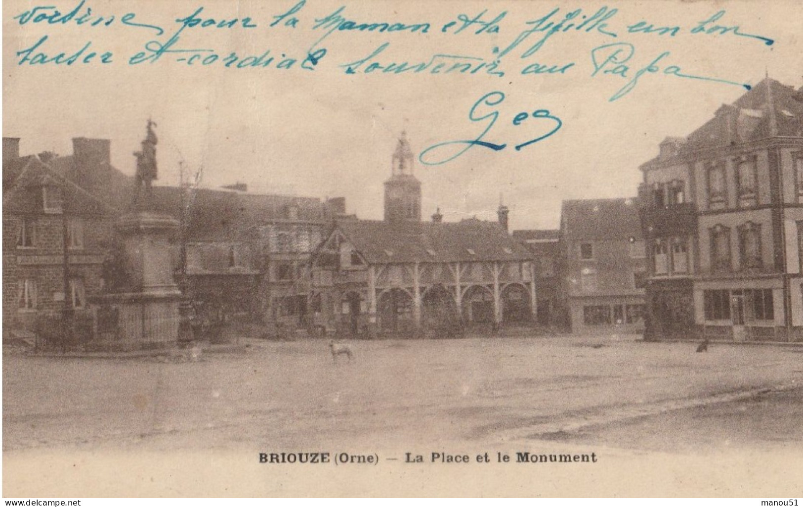 BRIOUZE  La Place Et Le Monument - Briouze