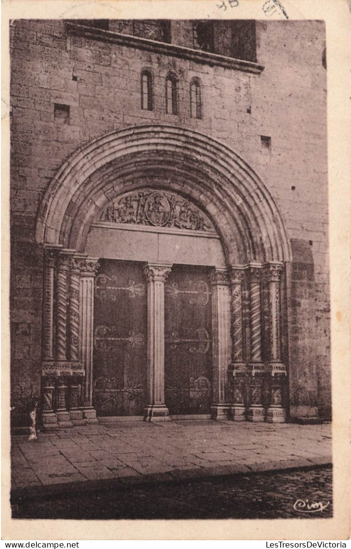 FRANCE - Saulieu ( C D'Or) - Vue Sur Le Portail St Andoche - Vue Face à L'entrée - Carte Postale Ancienne - Saulieu